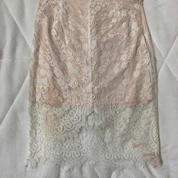 GORGEOUS white lace overlay skirt 🤍 - Picture 3 of 3